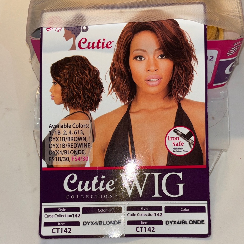 CT142 Short Wavy Women's Wig - DYX4/Blonde